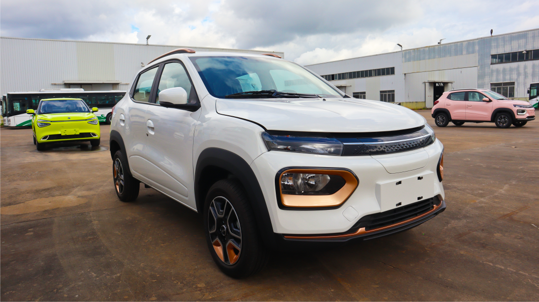 IVM-EV-BOX-WHITE-FRONT-1